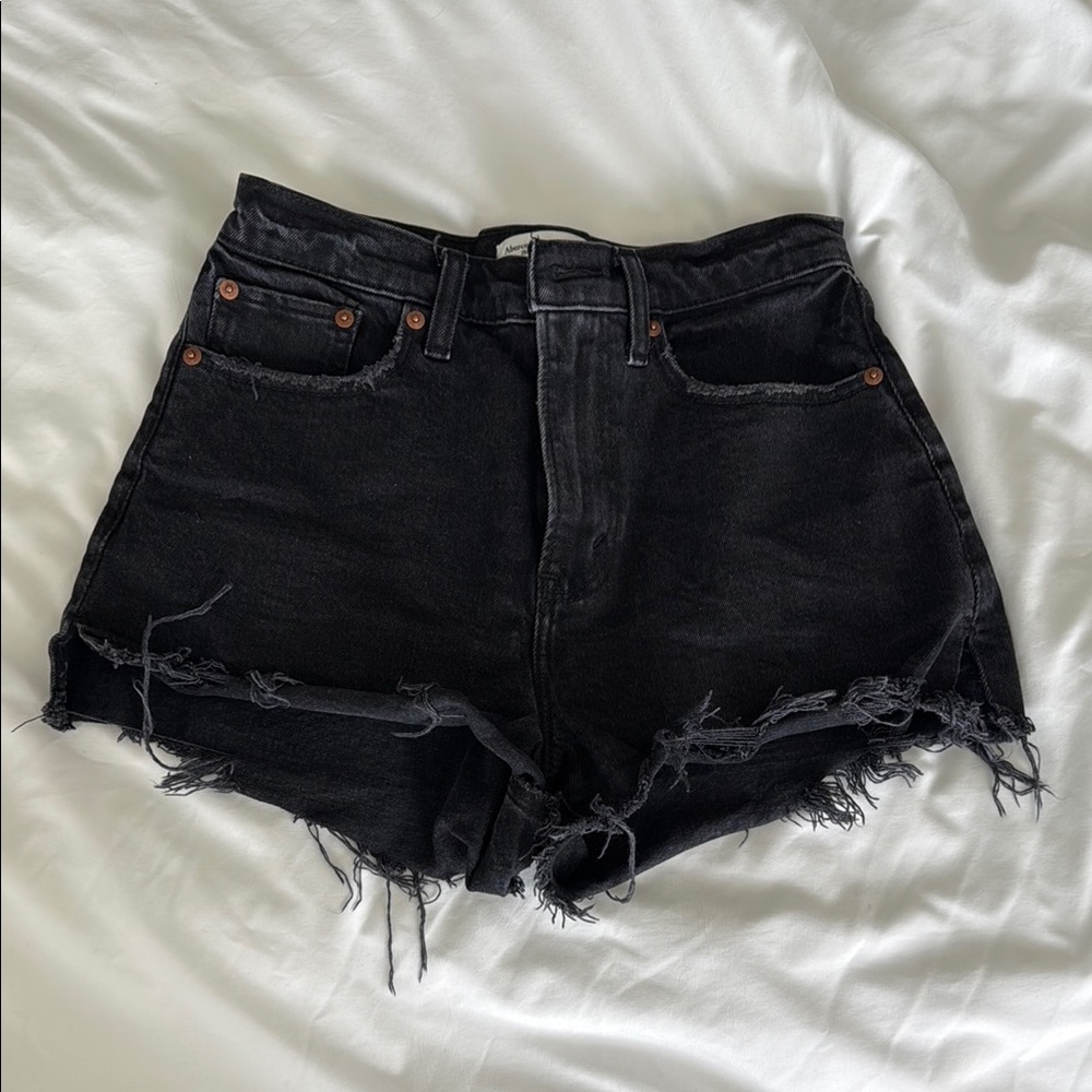 A&F Abercrombie & Fitch Black Denim Shorts The Mom Short High Rise